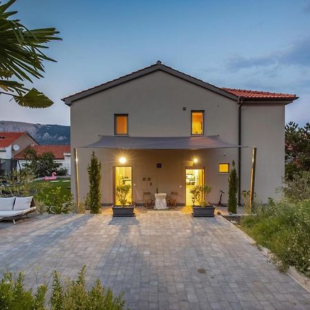 Tarari Luxury Apartment Baska  Exterior photo