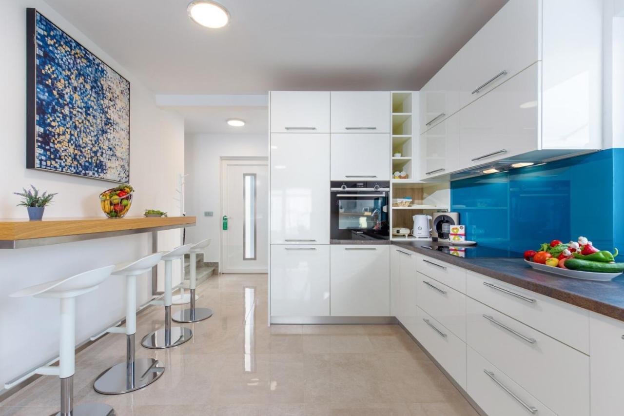 Tarari Luxury Apartment Baska  Exterior photo