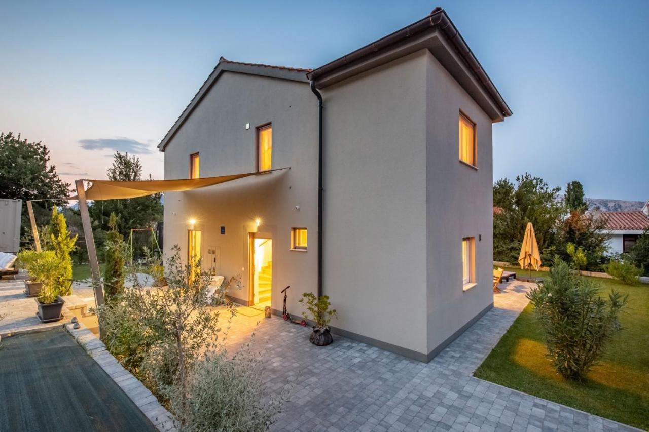 Tarari Luxury Apartment Baska  Exterior photo